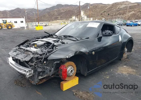 2010 Nissan 370Z Touring z USA, uszkodzony, nr VIN JN1AZ4EH8AM505622